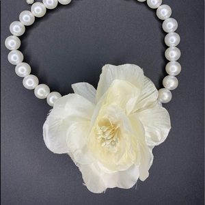 Flower pearl necklace